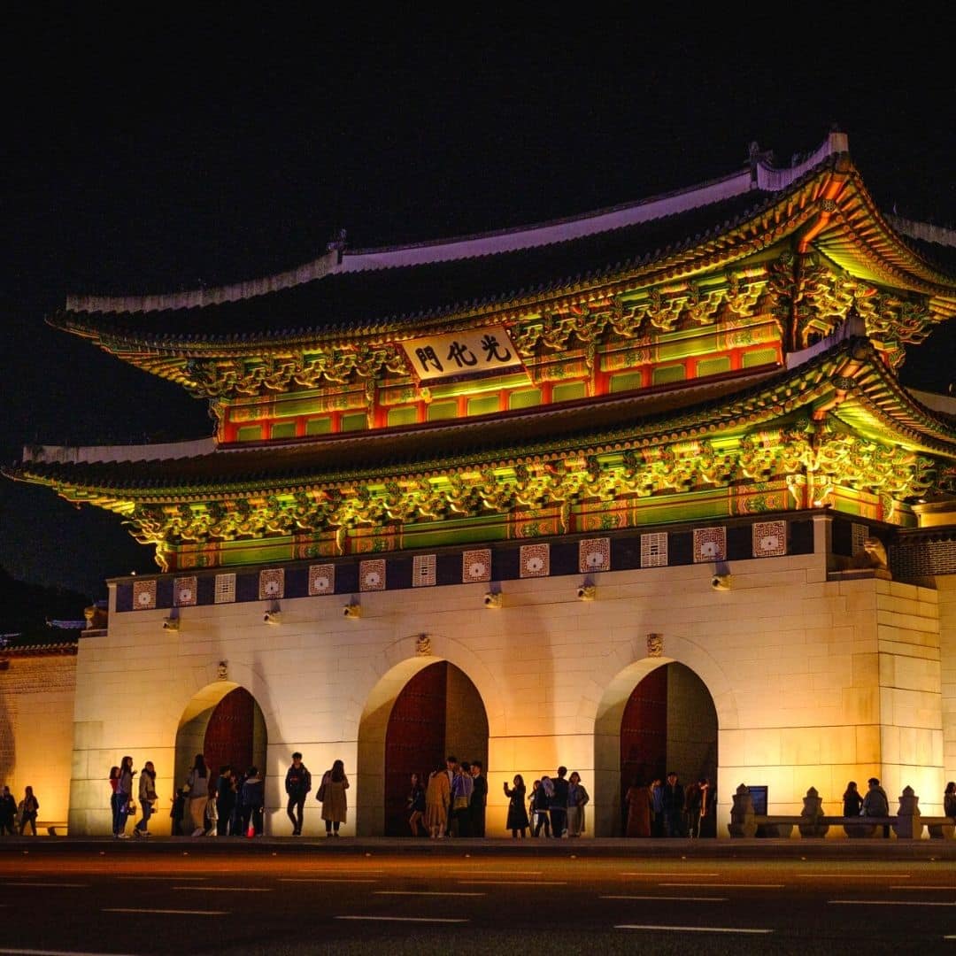 South Korea Travel Guide Image of Gyeongbokgung Palace at night
