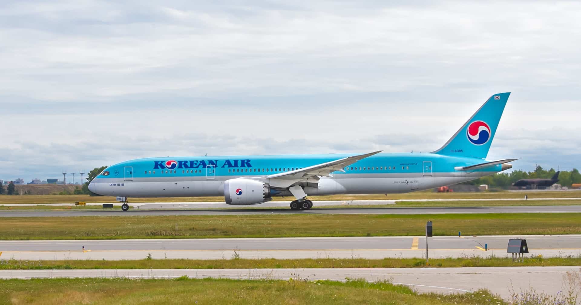 Korean Air plane arriving in South Korea