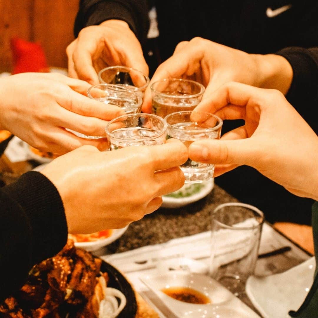 Korean people drinking soju together