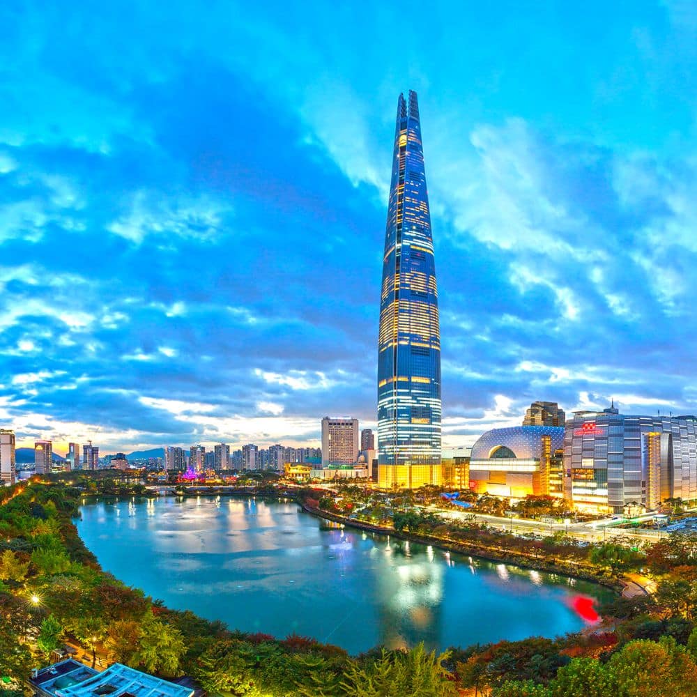 Lotte World Tower And Seokchon Lake