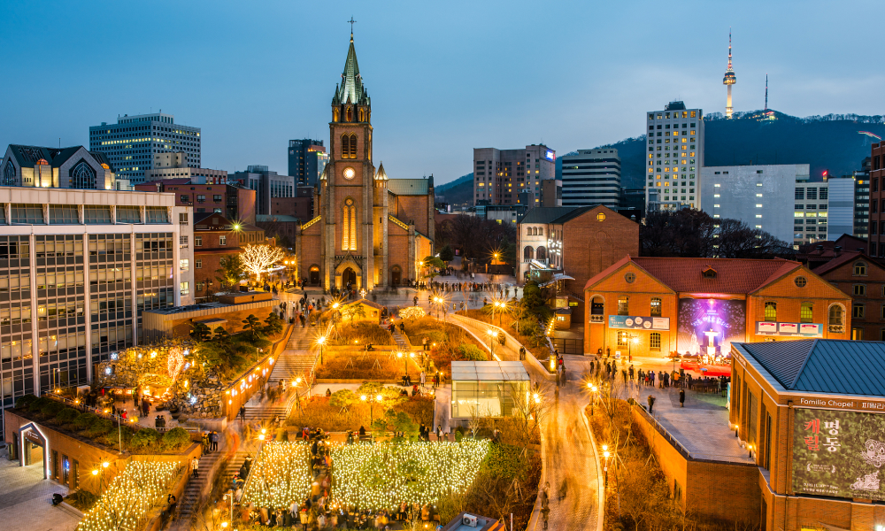  The beautiful hill and Myeongdong Cathedral lit up in Christmas lights at night.