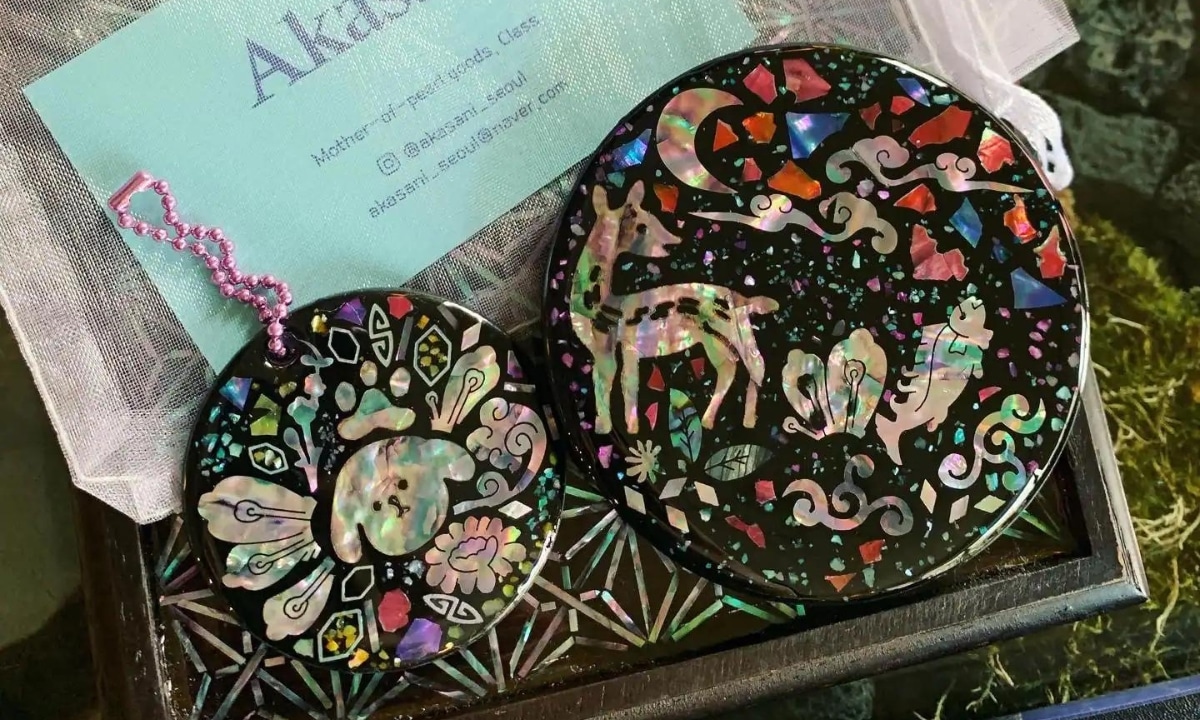 Two beautiful and colorfully decorated mother-of-pearl accessories that include a dog and fawn. Photos are from Akasani Studio in Seoul.