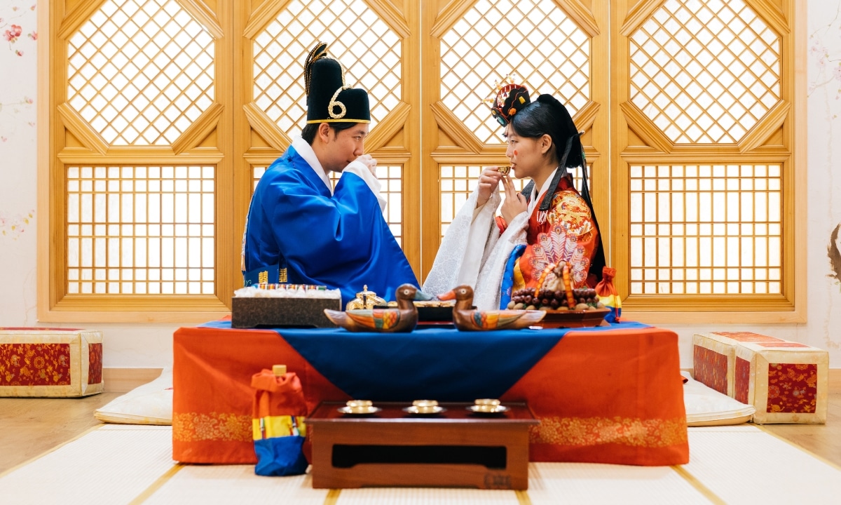 Traditional Korean paebaek ceremony taking place at a hanok house.