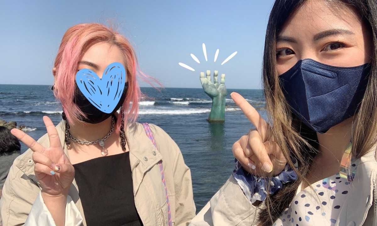 Friends posing at Homigot Sunrise Plaza, a famous sunrise spot near Pohang.