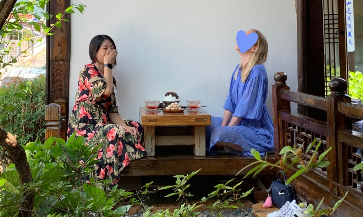 Guests enjoying tea at Tea Masineun Ddeul, a tranquil traditional cafe in Seoul.