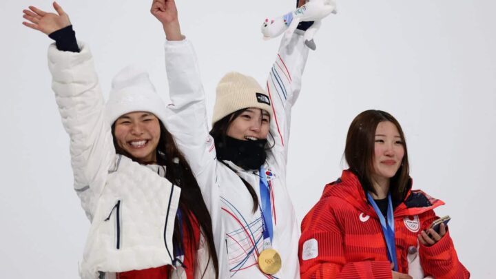 Snowboard – Milano Cortina 2026 Winter Olympics: Day 6 LIVIGNO, ITALY - FEBRUARY 12: Gold medalist Gaon Choi of Team Republic of Korea, Silver medalist Chloe Kim of Team United States and Bronze medalist Mitsuki Ono of Team Japan celebrate during the medal ceremony for the Women’s Snowboard Halfpipe on day six of the Milano Cortina 2026 Winter Olympic games at Livigno Snow Park on February 12, 2026 in Livigno, Italy.
